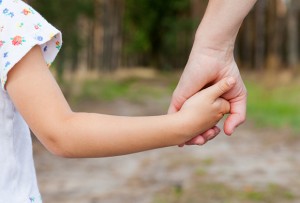 holding hand mum child RS