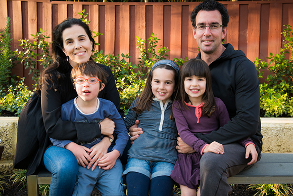 Cátia Malaquias with her family