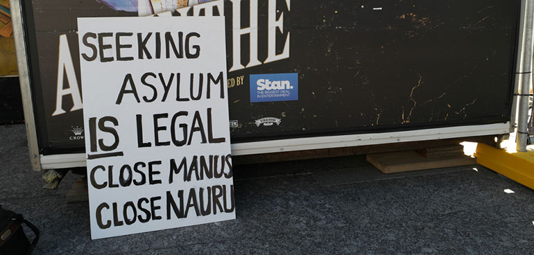 Close Manus sign